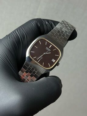 Vintage 1980 Seiko Quartz Emblem 4122-5010 Men’s Watch, Date Indicator